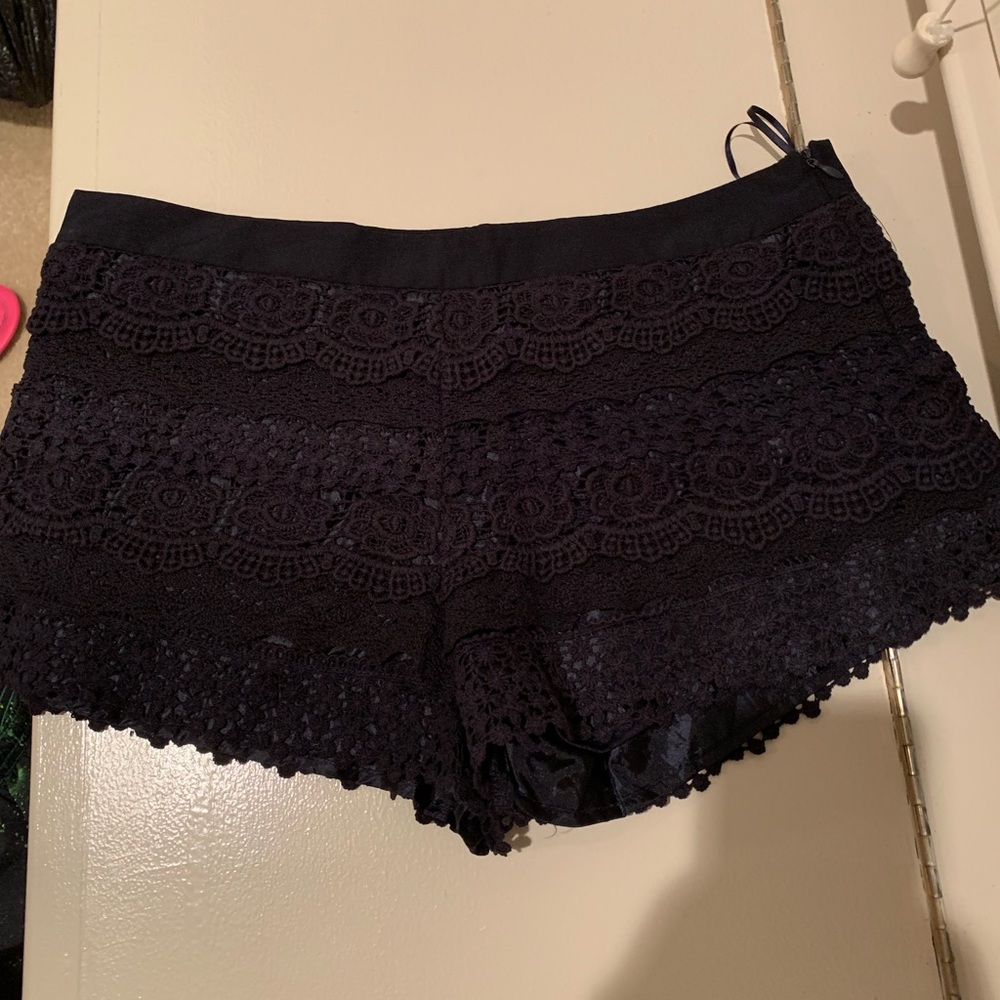 NOT FOR SALERuffle shorts